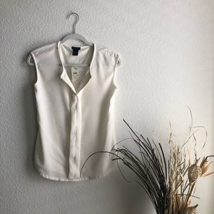*SOLD*  Ann Taylor xsmall cream sleeveless blouse
